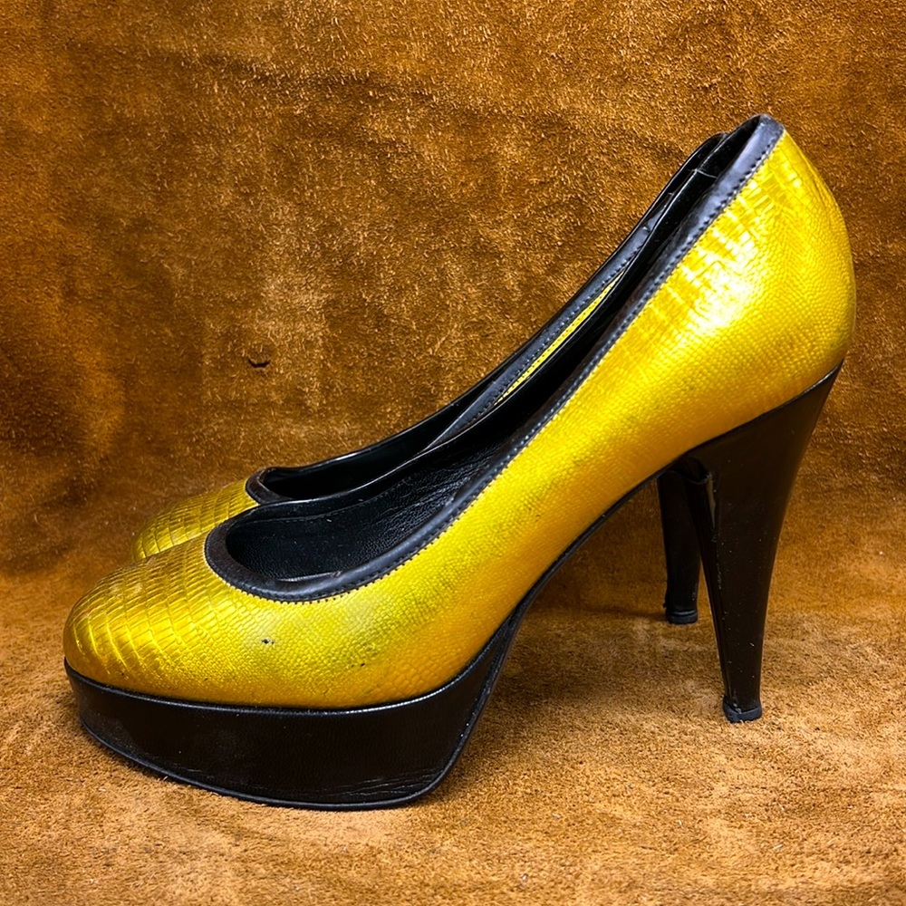 Alejandro Ingelmo Yellow Metallic Heels